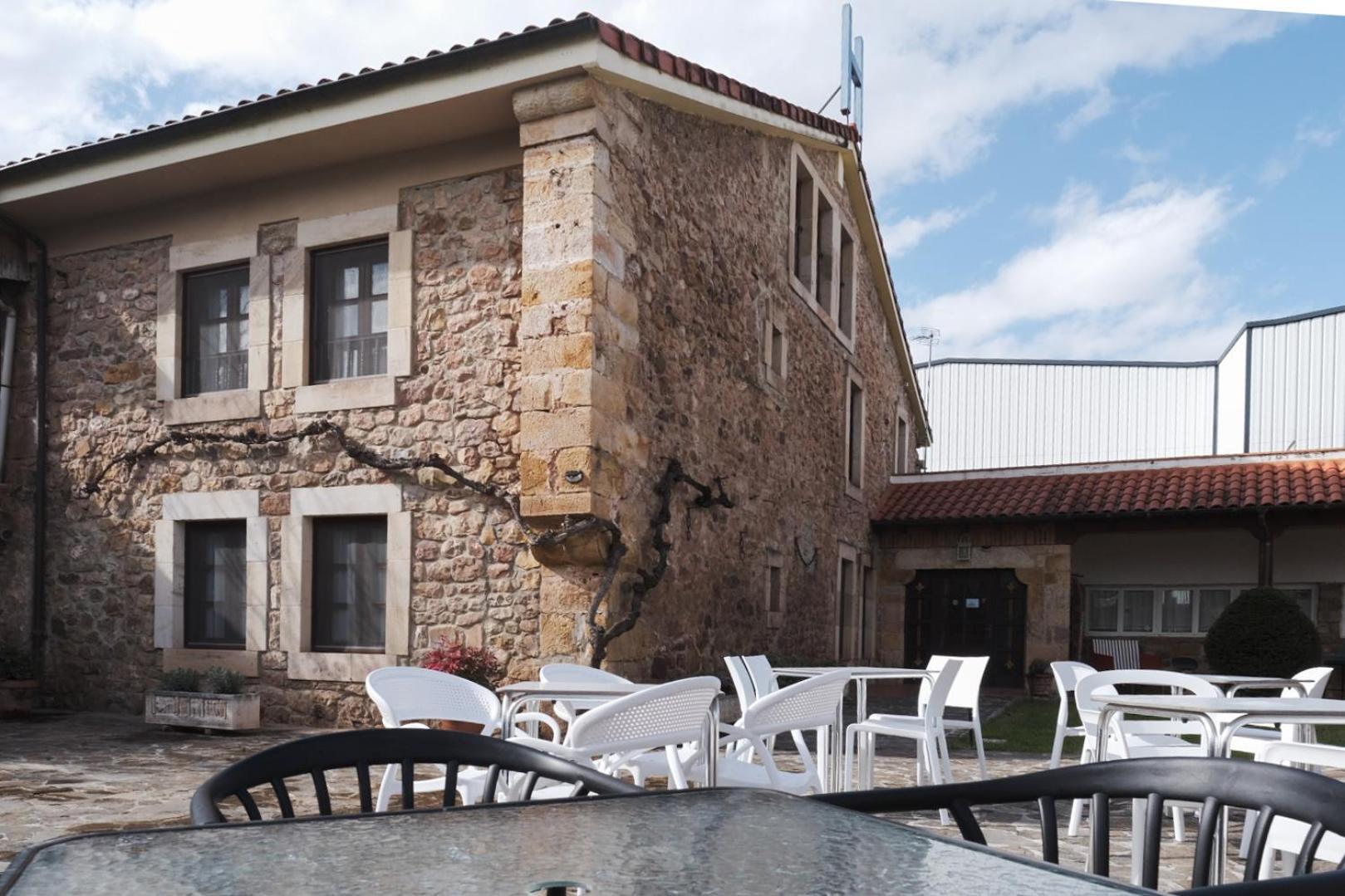 Posada La Estela De Barros Corrales De Buelna Exterior foto